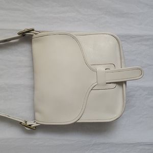 COPY - Vintage Courier